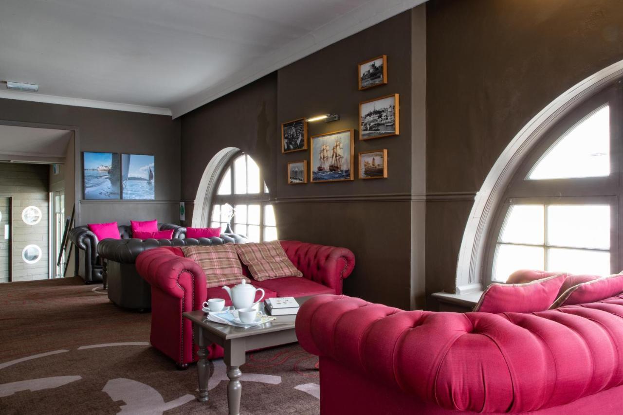 Ship And Castle Hotel Сент Моуес Екстериор снимка